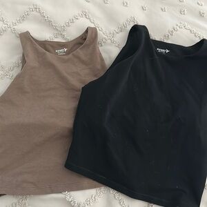 Old navy high active tops. Worn a few times.